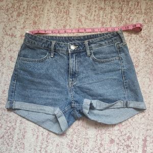H&M Light Medium Wash Jean Shorts Size 4